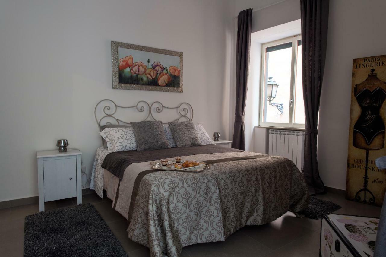 Casa Vacanza "Al Vicolo Delle Colonne" Salernes Extérieur photo