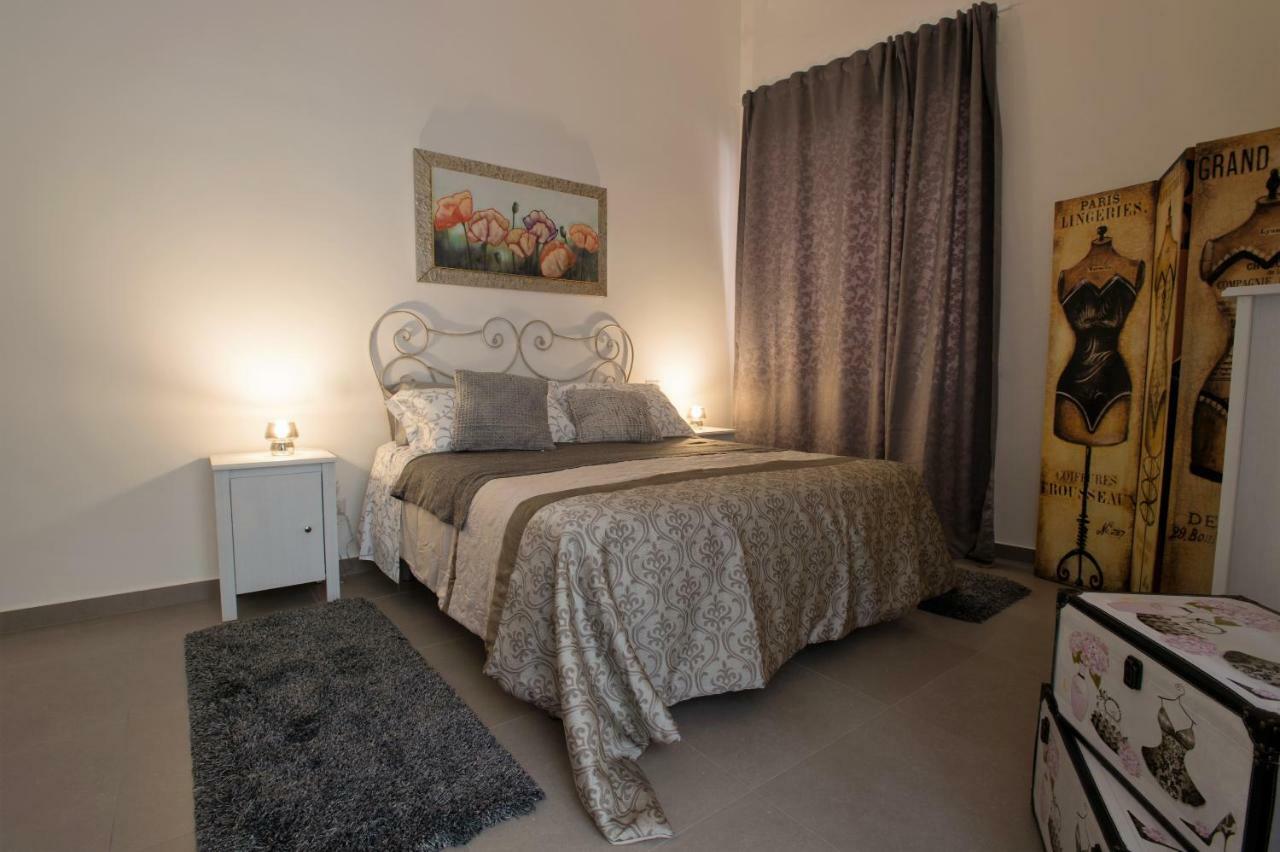 Casa Vacanza "Al Vicolo Delle Colonne" Salernes Extérieur photo