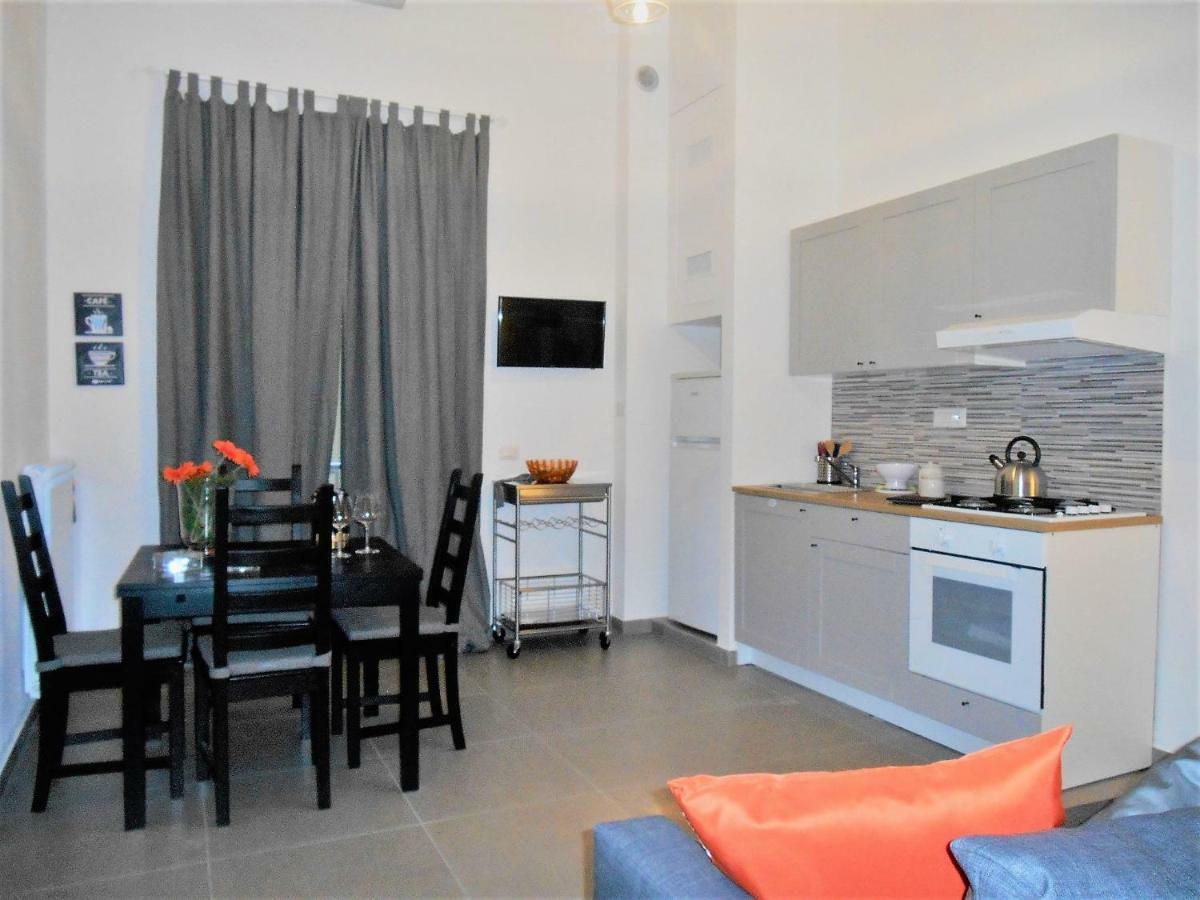 Casa Vacanza "Al Vicolo Delle Colonne" Salernes Extérieur photo