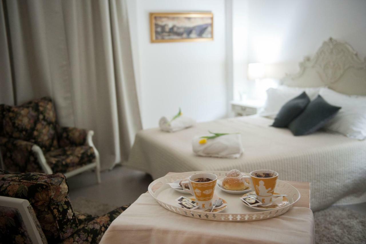 Casa Vacanza "Al Vicolo Delle Colonne" Salernes Extérieur photo