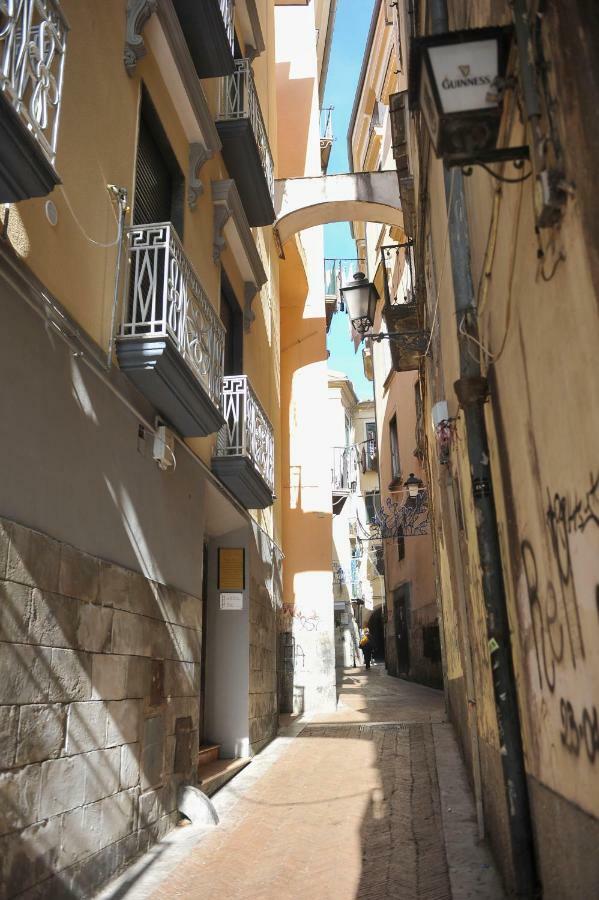 Casa Vacanza "Al Vicolo Delle Colonne" Salernes Extérieur photo