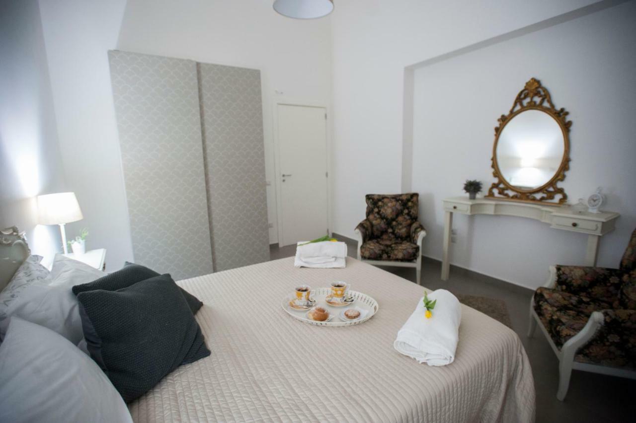 Casa Vacanza "Al Vicolo Delle Colonne" Salernes Extérieur photo